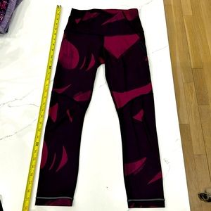 Size 2 3/4 length Lululemon with zipper pockets